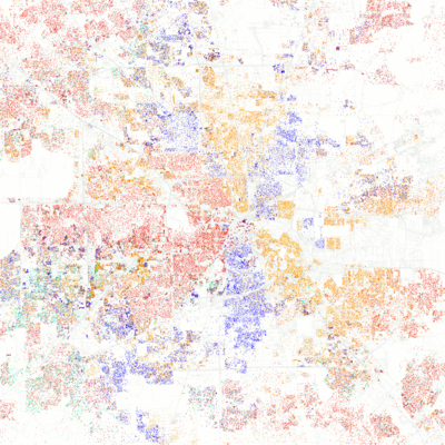 Mapa etnicznego rozmieszczenia populacji miasta w 2010. Czerwone kropki oznaczają rasę białą, pomarańczowe Latynosów, niebieskie Afroamerykanów, zielone Azjatów, zaś szare pozostałą ludność