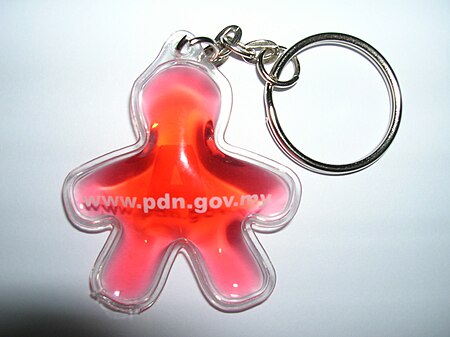 Fail:Rantai_kunci_(keychain)_Pusat_Darah_Negara_untuk_penderma_darah_dari_Kumpulan_Darah_A_(belakang).JPG