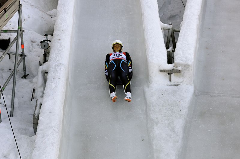 File:Rennrodelweltcup Altenberg 2015 (Martin Rulsch) 5333.jpg