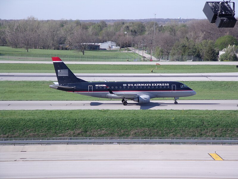 File:Republic Airlines ERJ 170-100 N812MD KCMH.JPG