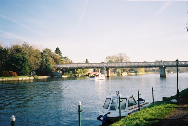 River Thames – Bourne End railway bridge