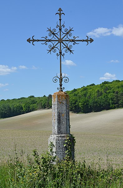 File:Rougnac 16 Croix D16 2014.jpg