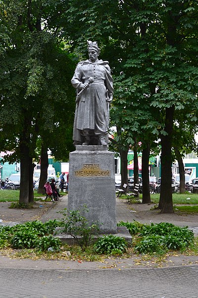 File:Rozhyshche Volynska-monument to Bohdan Khmelnytskyi.jpg