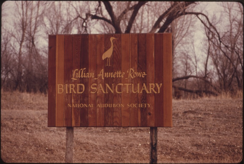 File:SIGN PROCLAIMS THE LILLIAN ANNETTE ROWE BIRD SANCTUARY OF THE NATIONAL AUDUBON SOCIETY AT GRAND ISLAND, NEBRASKA. IT... - NARA - 557205.tif