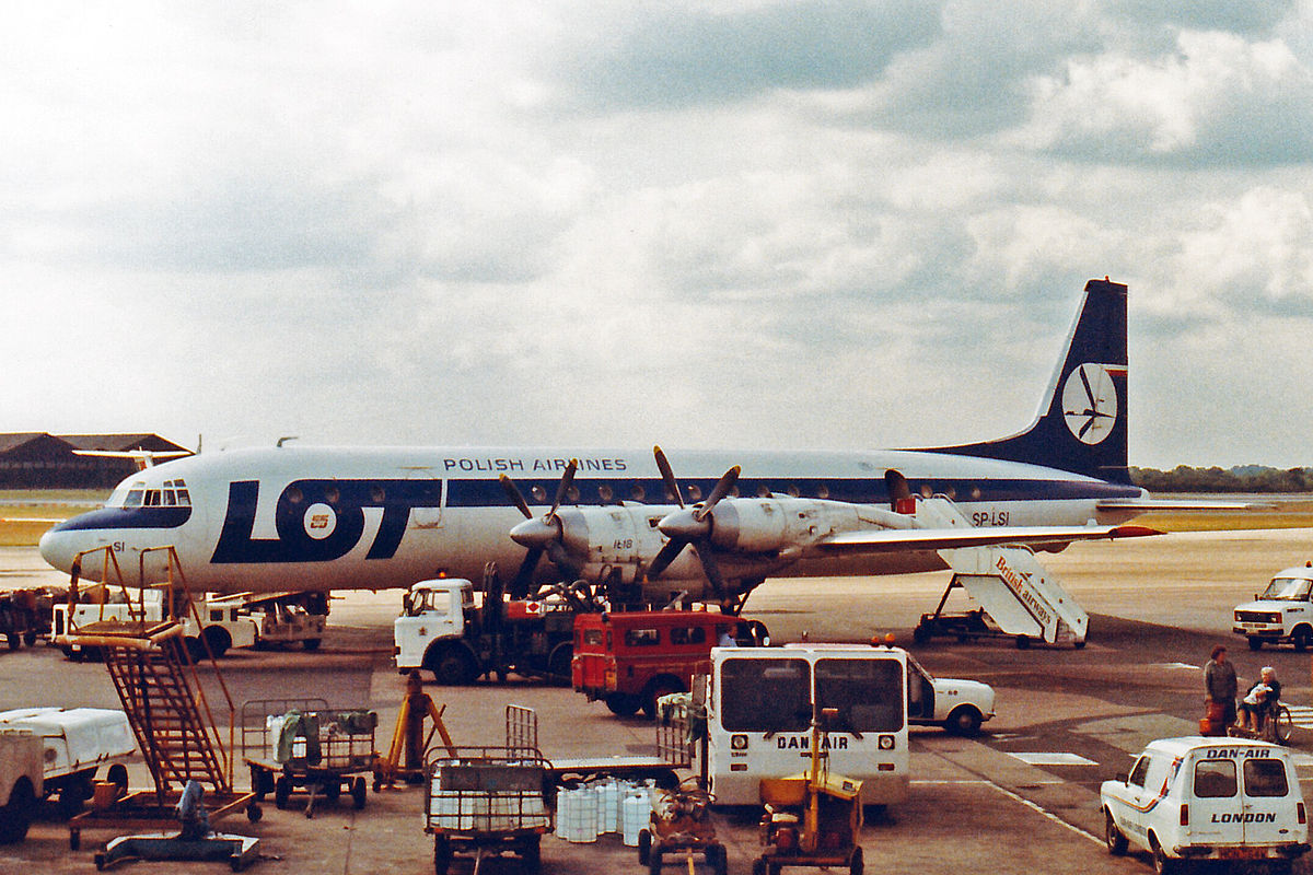 Авиакомпания 18. Самолет ил-18 lot (Polish Airlines). Самолёт ил-18 фото. Lot Polish Airlines Soviet era. Lot Airlines.