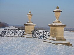 La terrasse vue du Boulingrin sous la neige.