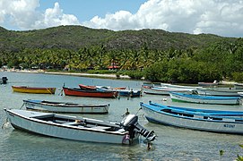 Botes en la costa de San Jacinto en Guánica