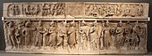 飾有有阿波羅、密涅瓦和繆斯女神的石棺；約於西元200年；來自亞壁古道； 柏林古典藏品館（Antikensammlung Berlin）