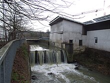 Bei der Brücke an der Ziegler’schen Mühle wird das Wasser aus der Hetzenlochquelle durch den Schwarzbach in den Ort geleitet.