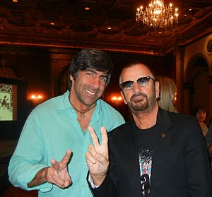 Swirsky (l.) with Ringo Starr in February 2011 Sethringo1.jpg