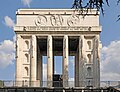 Siegesdenkmal Bozen west.jpg