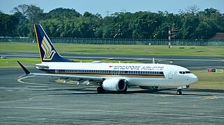 Singapore Airlines Boeing 737 9V-MBO Denpasar 2023 (03).jpg