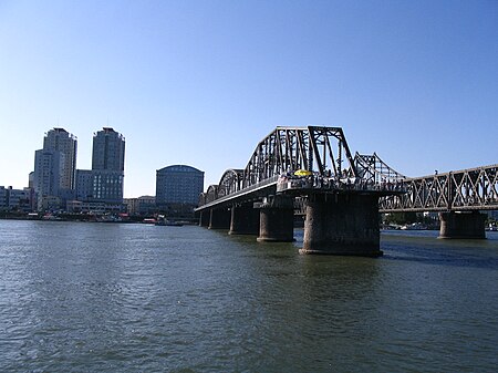 Tập_tin:SinoKorea_Friendship_Bridge.jpg