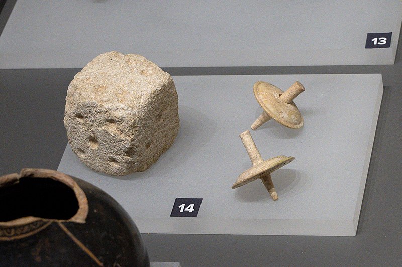 File:Small terracotta figurines, Ancient toys, Dice, Spinning tops, AM of Corinth, 202929x.jpg