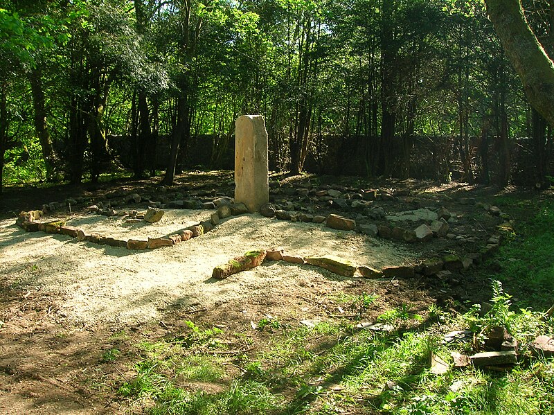File:Spier's labyrinth - full view.JPG