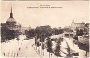 Ansichtkaart van het Leidsebosje gezien vanaf de Stadhouderskade richting Leidseplein; links de Koepelkerk en rechts de Singelgracht; circa 1910.