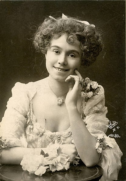 File:Stage actress Carrie De Mar (SAYRE 23278).jpg