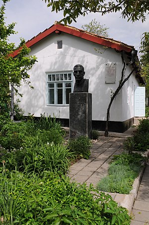 Stary Krym Grin Monument.JPG