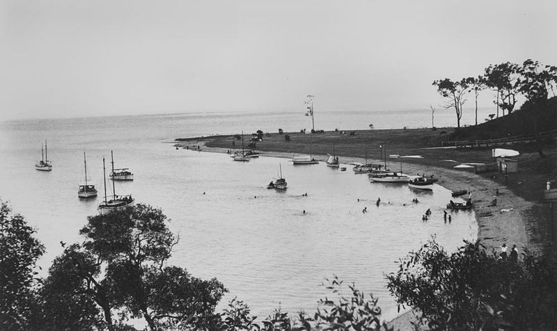 File:StateLibQld 1 149139 Boats and bathers mingle in the water at Wellington Point, ca. 1920.jpg