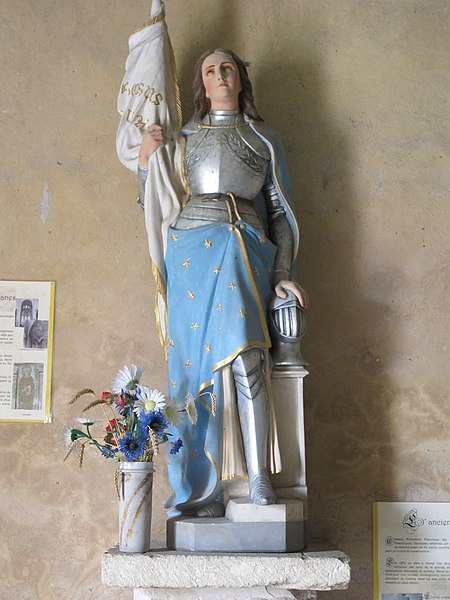 File:Statue, Église de Meobecq, France.jpg