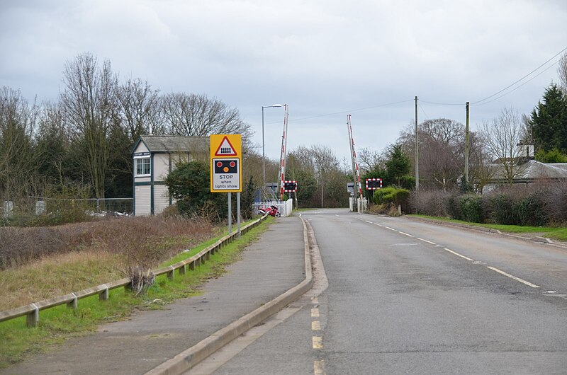 File:Staythorpe Level Crossing - geograph.org.uk - 4806433.jpg