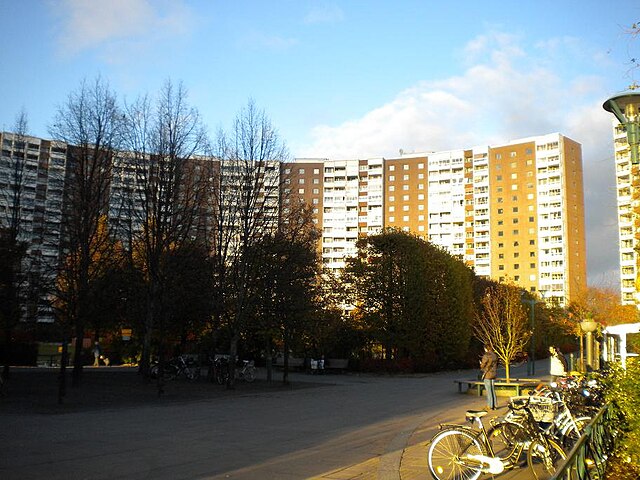 Edifício Storstugan junto ao centro de Täby