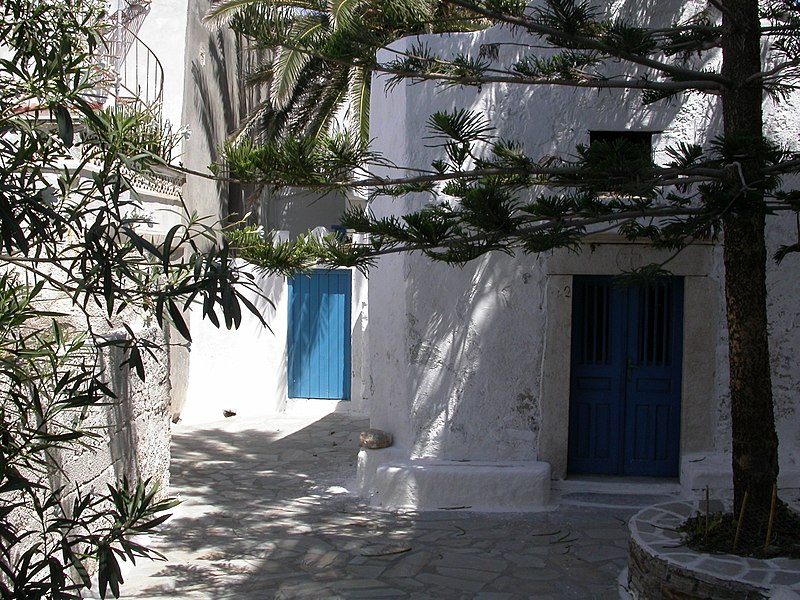 File:Street in Chora Naxos Greece DSCN1234.jpg