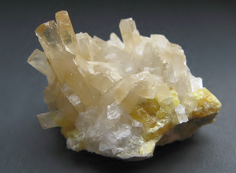 File:Strontianite with Sulphur.jpg