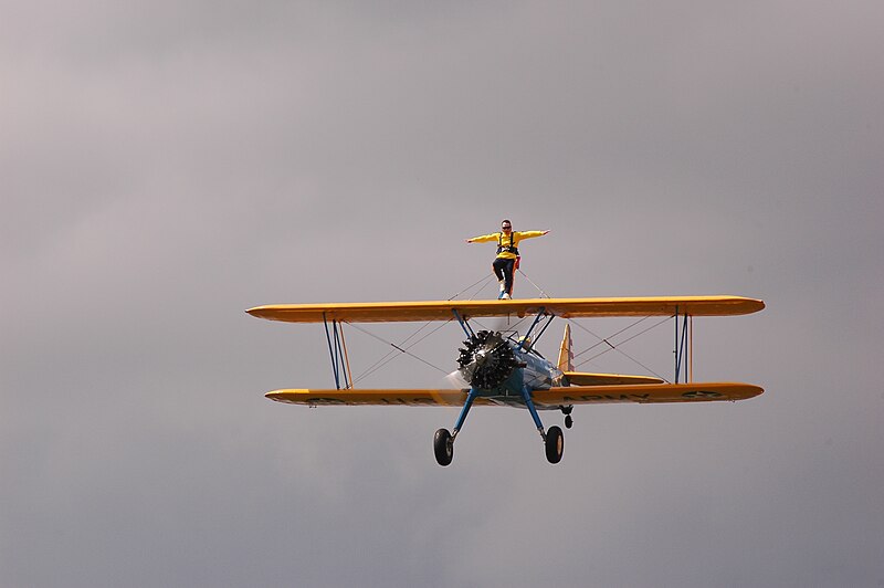 File:Stuntman John Thomas Wing walking.jpg