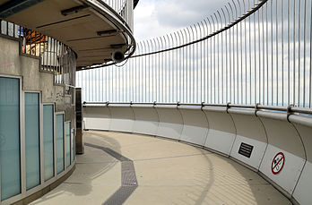 Plate-forme panoramique de la tour de télévision de Stuttgart. (définition réelle 4 512 × 2 973)