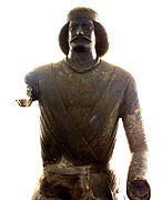 Estatua parta, posiblemente el General Surena, hallada en Mal Amir, Lorestán.
