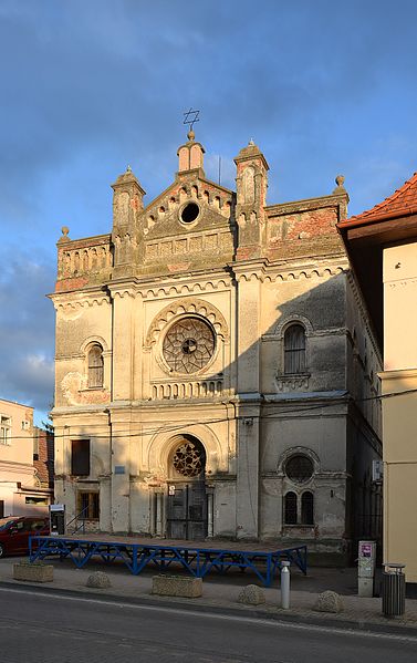 File:Synagogue in Senec (Szenc).JPG