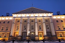 Tartu ülikooli peahoone 2019. aastal jõulutuledega ehituna..jpg