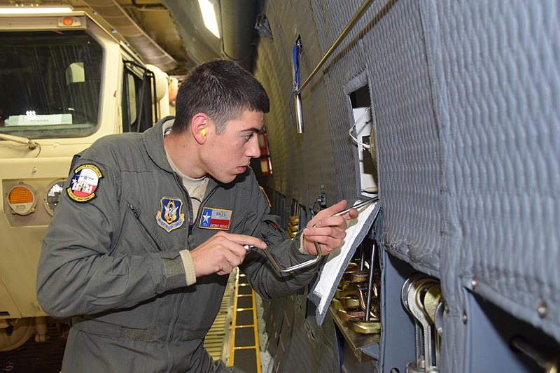 File:Texas C‐5M delivers supplies to Puerto Rico.jpg