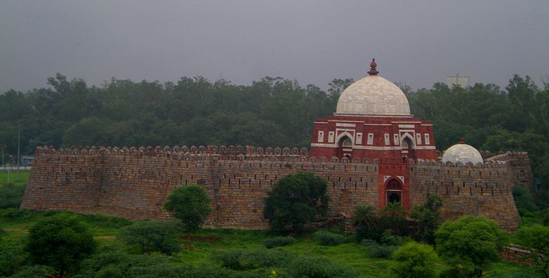 File:The tomb of Ghiasuddin Tughlaq.JPG