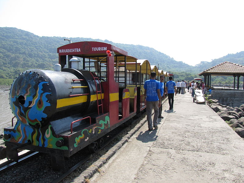 File:Toy train to go to the hill base of elephanta caves.jpg