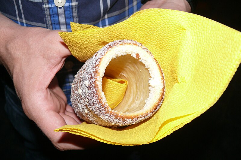 File:Trdelník roll.jpg