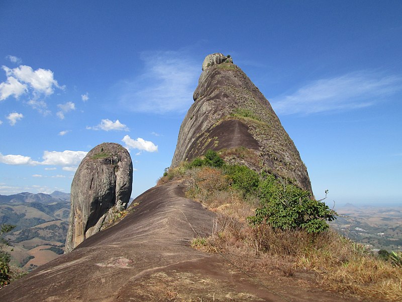 File:Trilha Pedra de Frade - panoramio.jpg