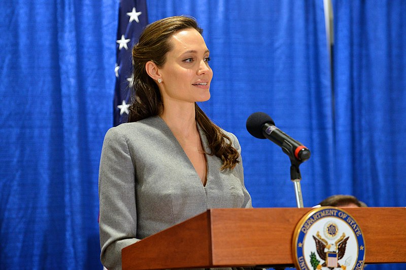 File:UNHCR Special Envoy Jolie Pitt Addresses the Audience at an Interfaith Iftar Reception to Mark World Refugee Day (27205501364).jpg