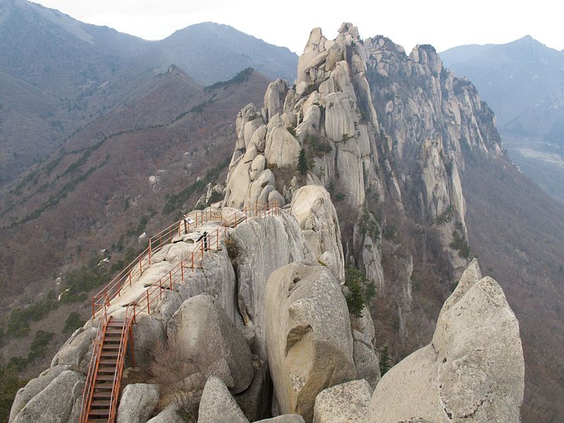 File:Ulsanbawi(rock) 울산바위.jpg