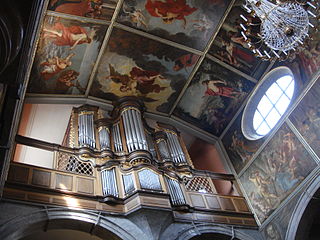 Walcker organ and ceiling