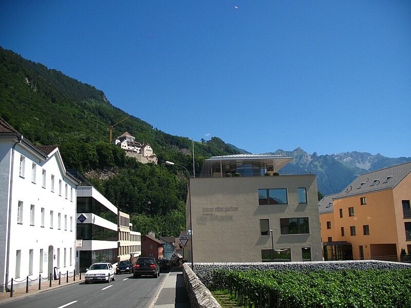 File:Vaduz Herrengasse.jpg