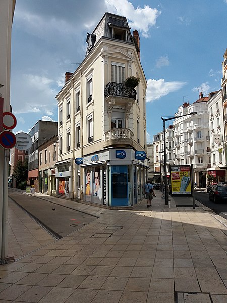 File:Vichy - Rue Lucas, immeuble à l'angle de la rue Montaret.jpg