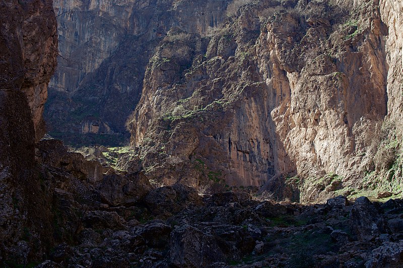 File:Views around the shrine of Raban Boya in Shaqlawa 15.jpg