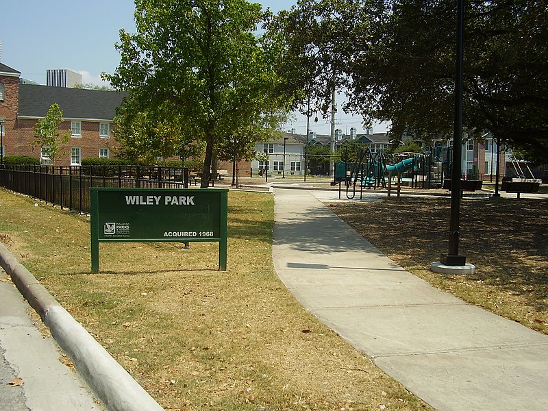 File:WileyParkHoustonTX.jpg