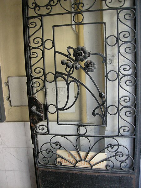 File:Wrought iron street door, 2009 BudapestDSCN3501.jpg