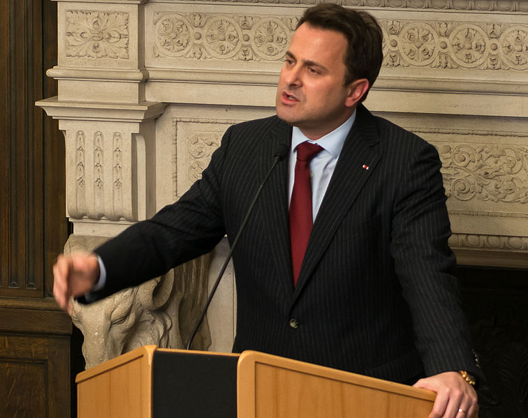 File:Xavier Bettel, Inauguration plaque commémorative, «Villa Pauly»-103.jpg