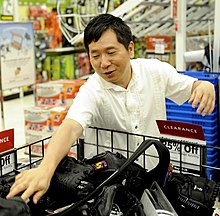 Yuji Tanaka auf der Kadena Air Base (beschnitten).jpg