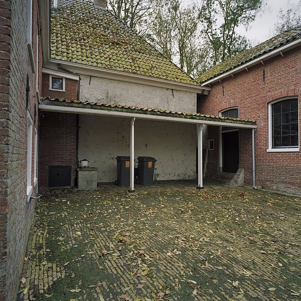 File:Zicht op het plaatsje achter het woonhuis - Ezinge - 20380896 - RCE.jpg