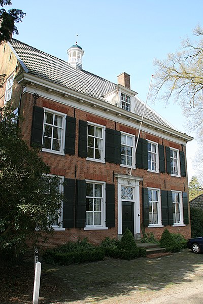 File:Zundert - Rucphenseweg 37 - Landhuis De Moeren.jpg